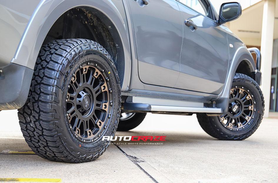 MITSUBISHI TRITON HOSS XD II SATIN BLACK DARK TINT